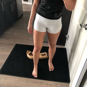 Lululemon Size 4 Speed Shorts White